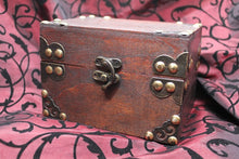 Load image into Gallery viewer, The Raven Skull - Gemini Artifacts
